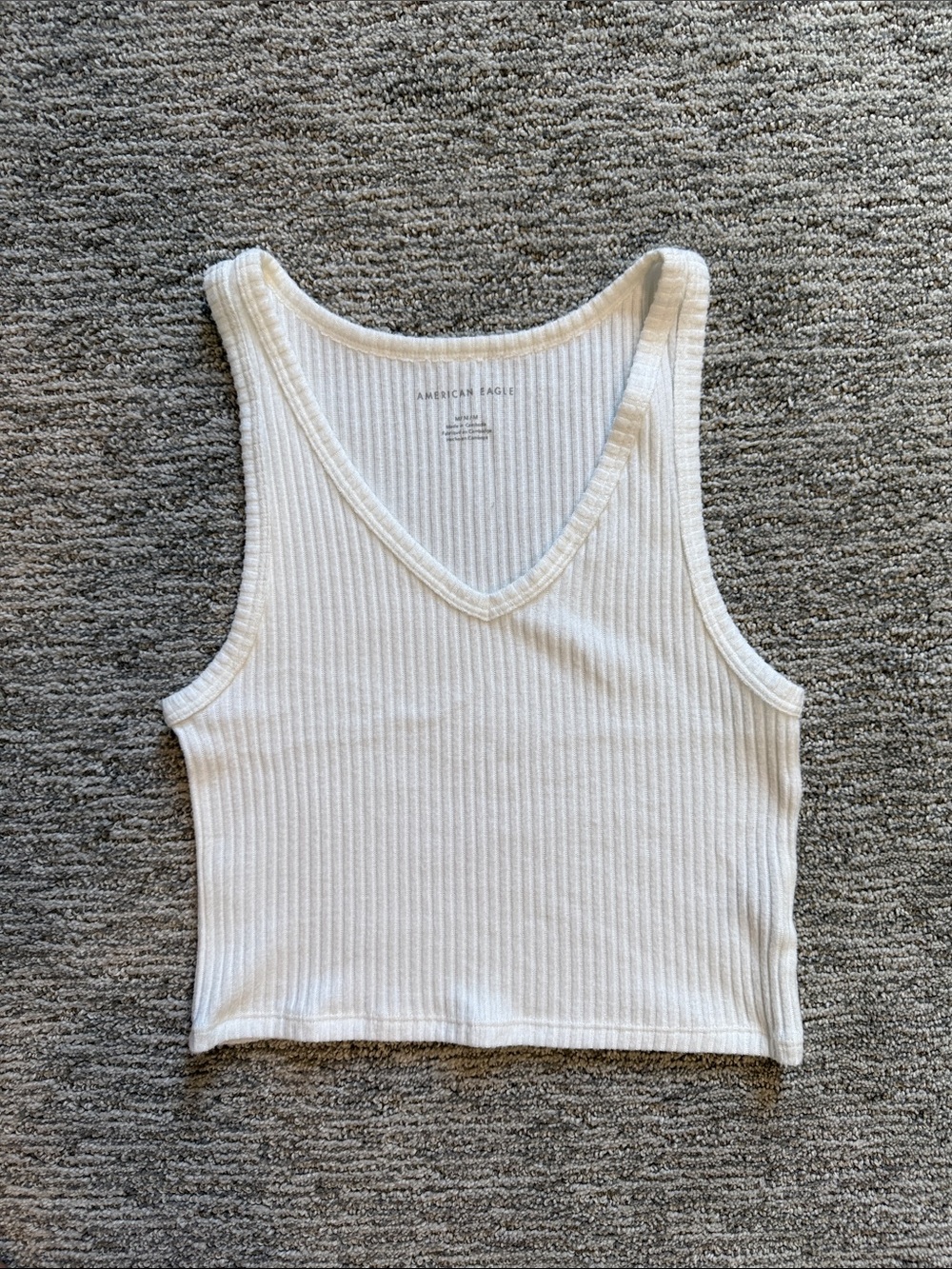 American Eagle Outfitters Ribbed V‑Neck Cropped Tank